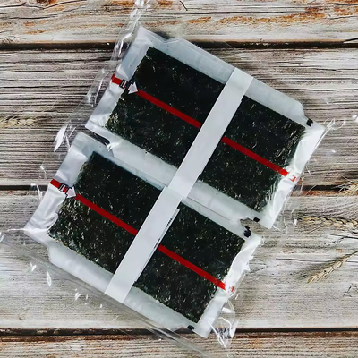 Triángulo Onigiri Nori con algas al vapor Triángulo Laver Alga en embalaje de plástico