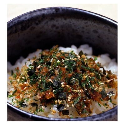 Auténtica mezcla de sésamo de algas marinas secas de Nori Furikake Bonito Nori Komi en polvo