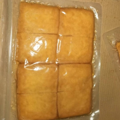 Tofu Inari con condimentos tradicionales con certificación HACCP
