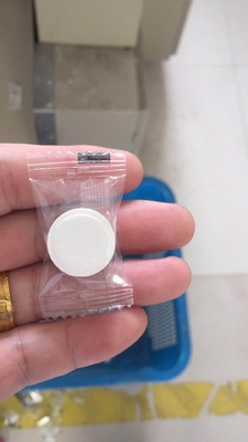 Tejido facial comprimido blanco compacto y portátil para cualquier ocasión